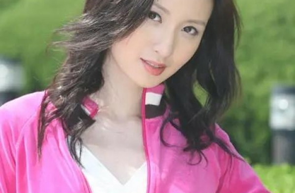 39岁女明星张萌个人隐私被泄露，深夜发文求助：我该怎么办？