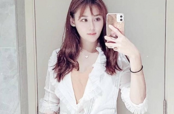 翻版张柏芝亲自揭用刀伤前任事件，直言：他太爱我，如今害怕拍拖
