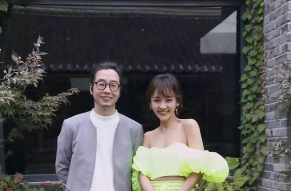 陈意涵一家三口罕有同框，一岁半儿子萌态可掬，老公头发灰白显老