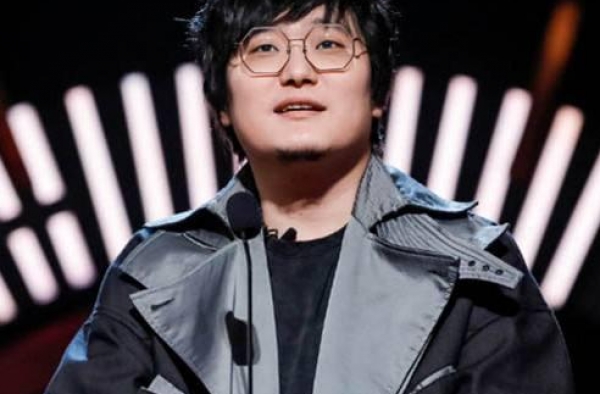 《脱口秀大会》谁更打动你？王勉冠军没捂热，毛不易就挖他玩音乐