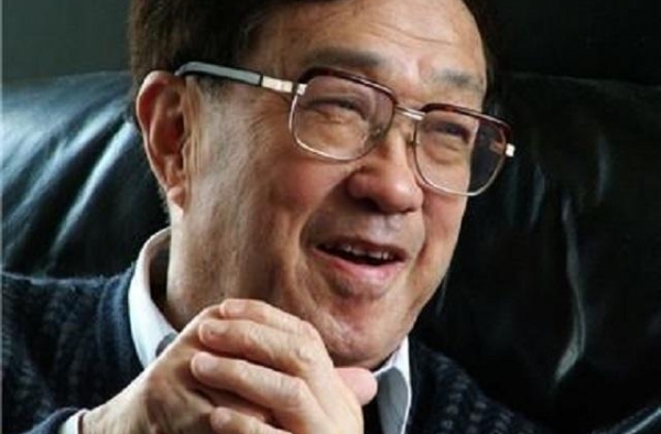 名导谢晋：双亲自尽，4个孩子3个智力低下，将一生奉献给电影