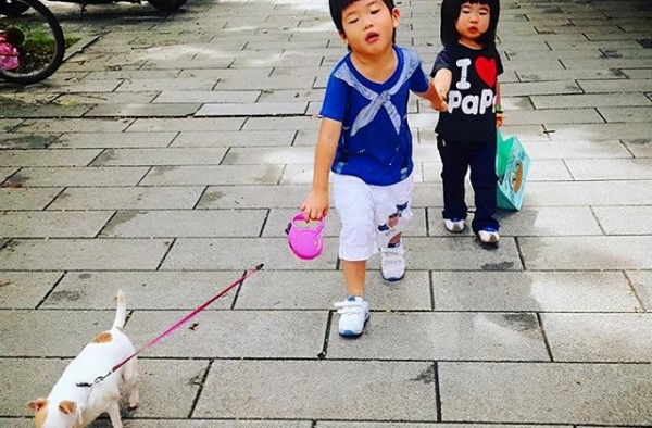 当初人人嫌她长得“丑”，如今女大十八变，网友：等她进娱乐圈