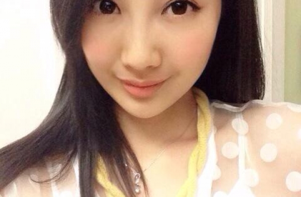 香港女星抗癌8年，已致五官扭曲变形，筹齐手术费后发感谢视频