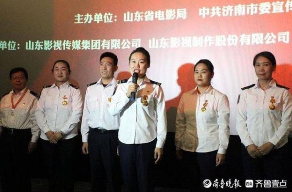 济南公交驾驶员董丹事迹搬上荧幕，《一路同行》山东首映礼举行
