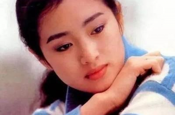 ＂千面巩皇＂的成名史，虽然战绩辉煌，烂片也如约而至