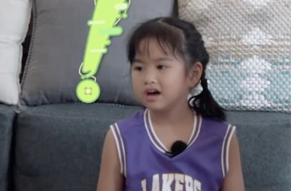 包贝尔女儿包饺子古灵精怪 变行走的表情包惹人爱