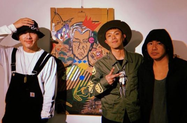 欧汉声想小鬼了 贴出黑白兄弟对视照 眼神惹哭网