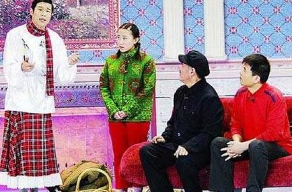 她曾是常驻春晚女笑星，因丈夫去世淡出舞台，今已再嫁女儿12岁