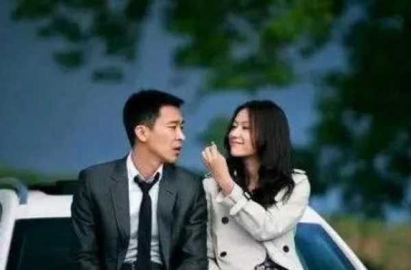 46岁的徐静蕾只恋爱不结婚，书法诠释了一切，个性碾压碑帖功底