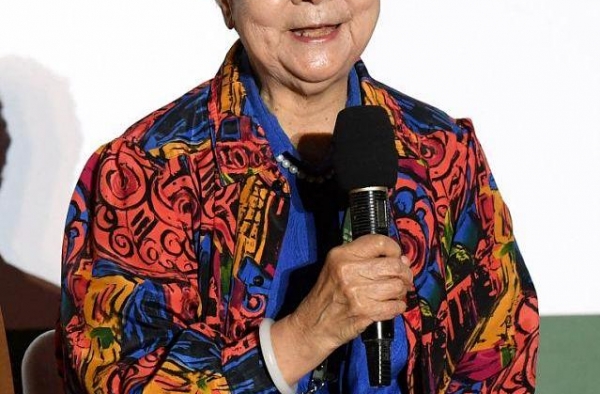 92岁艺术家田华近照曝光，神采奕奕精神抖擞，不惧高龄仍拍新戏