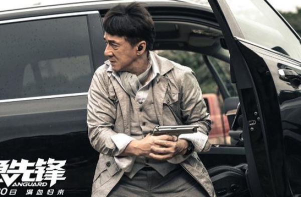 《急先锋》曝成龙特辑 戏里拼搏先锋戏外贴心大哥