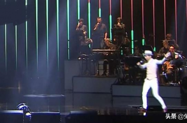 又一起舞台事故！星二代随妈妈登台表演，不慎跌落舞台