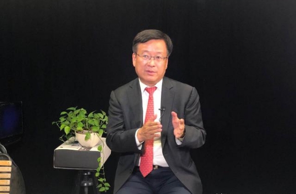 旭述：我是不是应该和毕金仪老师新开一档电视节目呢？