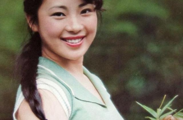 为了利智，李连杰抛下大肚子的黄秋燕，黄秋燕如今怎么样了？