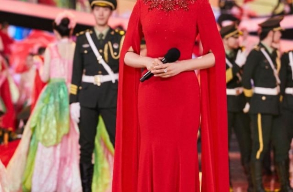 央视国庆中秋晚会，众女星比美，谁看谁眼花，所以谁美啊？