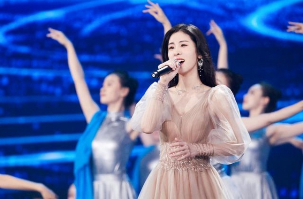 央视镜头加滤镜了吗？女星们又美又甜的，杨颖颜值也太可了吧