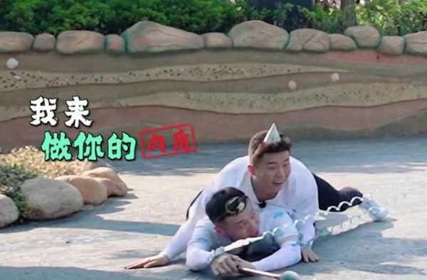 张鹤伦节目跑题，搭档岳云鹏差距明显，赢得不漂亮