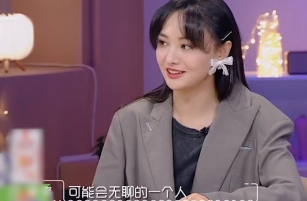 郑爽又开始消费胡彦斌了，这次不太一样，用2个字内涵他人不行