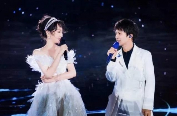 央视晚会阵容强 周深萨顶顶歌声穿透几条街 鹿晗关晓彤同台