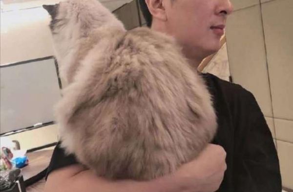 国庆前一天王思聪现身杭州夜店，人间天堂莫过如此