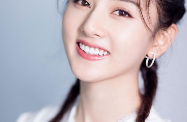 宋祖儿，清新甜美，娇俏可爱，满满都是青春少女感
