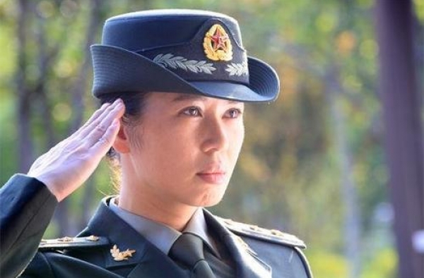 手握9个影后，却被同居12年男友抛弃，43身价亿万仍孤单一人