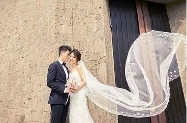 林心如霍建华罕见秀恩爱！44岁林心如素颜黑头太明显，互动超甜
