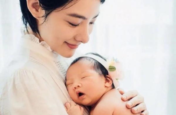 狠过郭晶晶，“体操公主”铁血育儿引争议，当妈比夺冠还难...