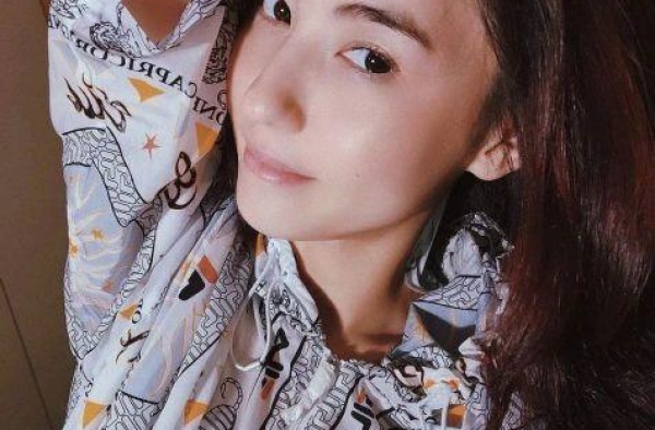 两位神颜美女：范冰冰和张柏芝近期自拍，女神们一如既往的美丽