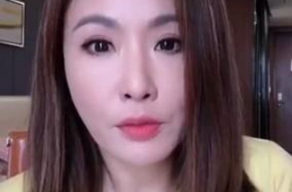 49岁香港女星被嘲年纪大似奶奶，霸气回怼：80岁都可以结婚