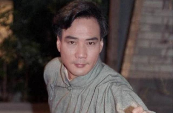 他曾比刘德华还红，雪梨为他生下儿女，如今儿子37岁比他还帅