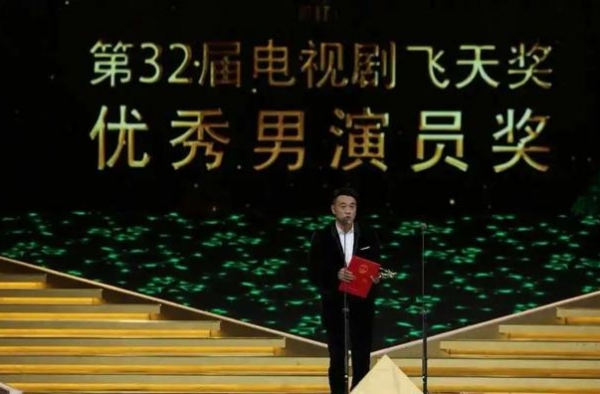 这个内地男演员刷屏，从不靠流量