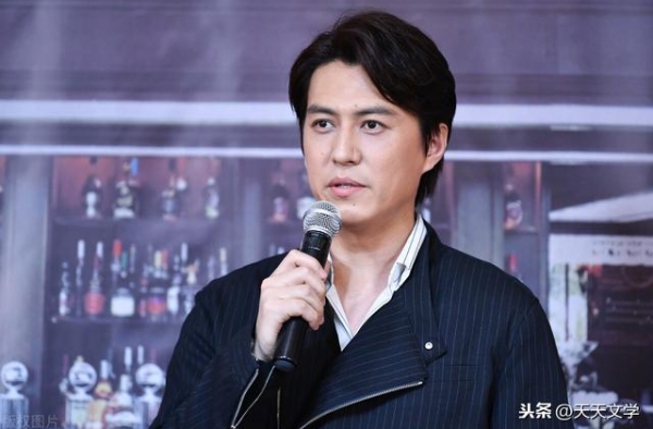 靳东找李佳父亲反对，他对父亲说二婚女人是个宝，他的爱情有原则