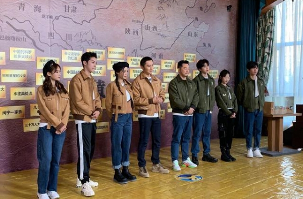 网曝《奔跑吧》青海路透 蔡徐坤骑牦牛弱小又无助