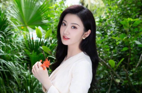 影视明星景甜写真合集：甜美靓丽、优雅高贵！