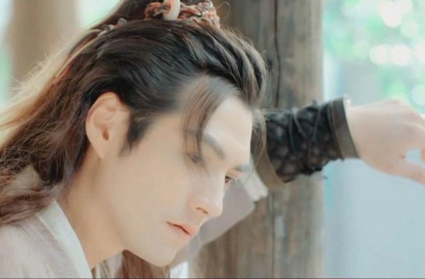 男星演“绝世美人”，张若昀宋威龙颜值不够，张铭恩难与尹正比美