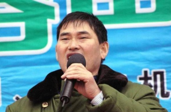大衣哥儿媳生活受骚扰，女儿频繁被拍丑照？硬气发声：别再拍我了