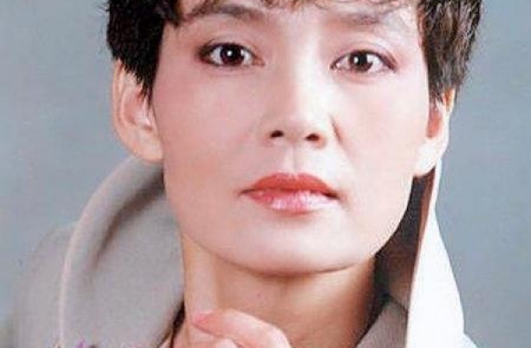 潘虹：8年婚姻仅100天相聚，视事业为生命的她今生活得怎样？