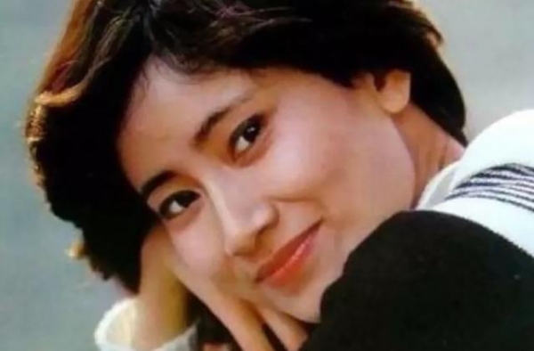 《女局长的男朋友》主演近况，“燕子姐姐”已回上海，难忘严顺开