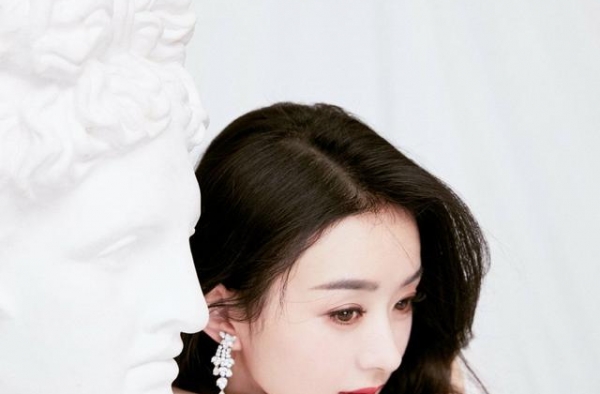 赵丽颖壁纸：老娘还能再红三十年！赵姐太绝了