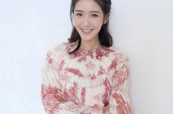 27岁香港著名女星余香凝被曝未婚先孕，并将赶在下月登记结婚