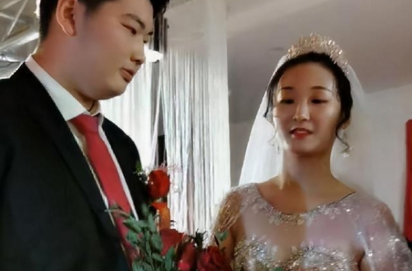 大衣哥参加星光大道盛赞陈亚男！千选万选，挑了个最满意的媳妇