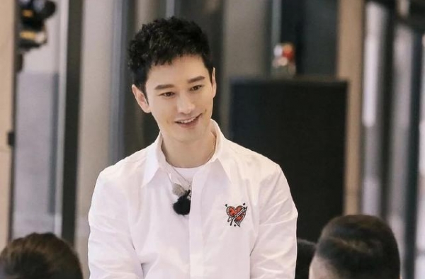 黄晓明忙拍戏？