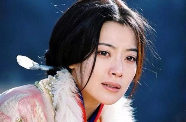 成龙：我以为女人都是骗子，她却成就了我的英雄梦
