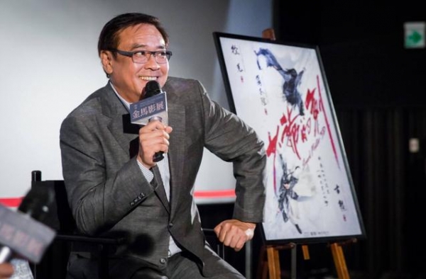 香港毒舌导演尔冬升：抛弃张曼玉爱小13岁娇妻，60岁得私生女
