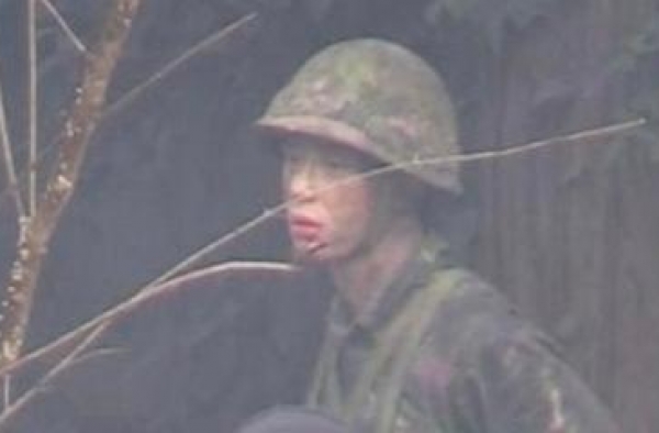 肖战《王牌》路透曝光，身穿脏衣满脸糊泥，不顾形象被赞太敬业