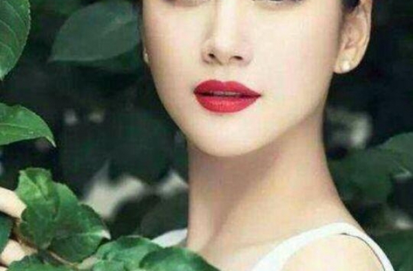 女星王婉娟穿衣搭配漂亮又大方，真的好美