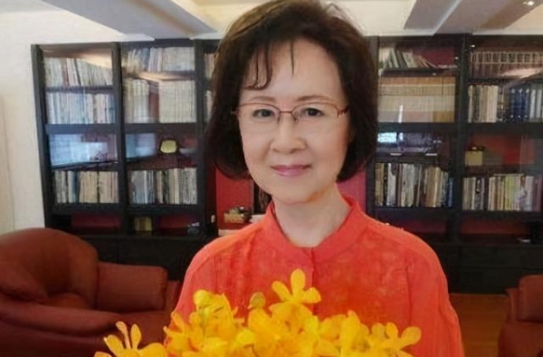 参观琼瑶台湾的豪宅，早在80年代就买地盖房，一家人住7层别墅