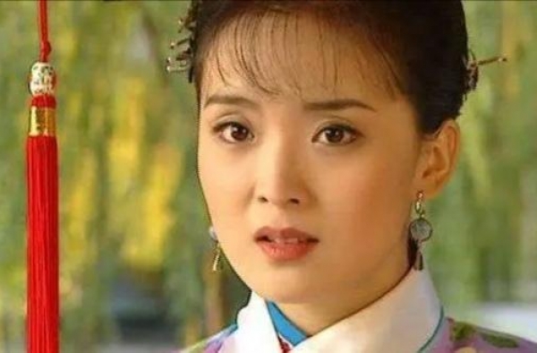 豪门阔太王艳复出只能作配！一身黑难掩盖女主气质，美貌堪称颜霸