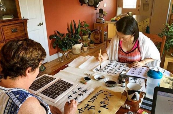 带你看看邬君梅的豪宅，家里连客厅都没有，客厅都变成了书法房了